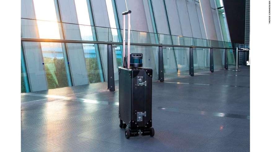 چمدان های رباتیک جایگزین عصای نابینایان می شوند ، اختراعی هوشمند و کاربردی